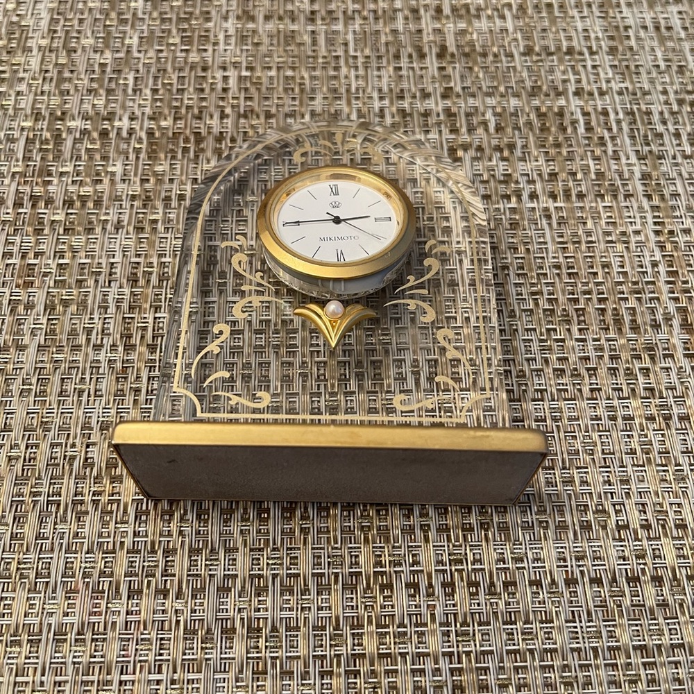 MIKIMOTO VINTAGE SMALL DESK CLOCK NEEDS BATTERY